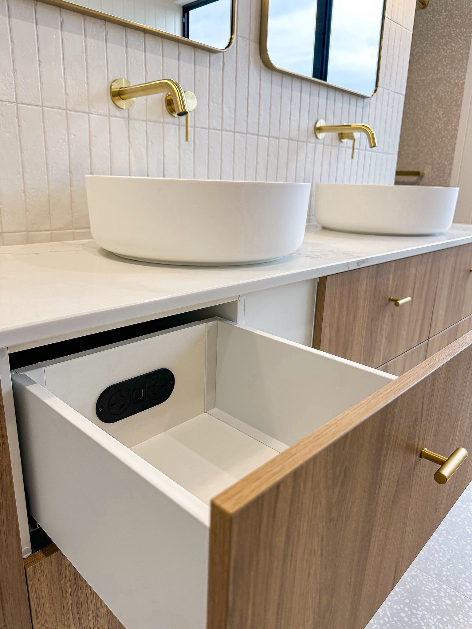 Images Elegant Kitchens & Joinery