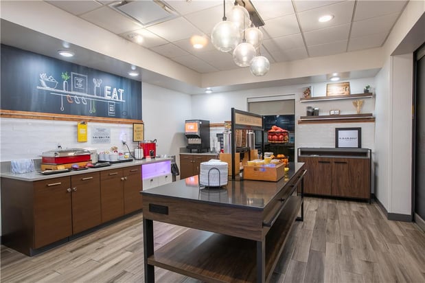 Images Hampton Inn & Suites Wilder