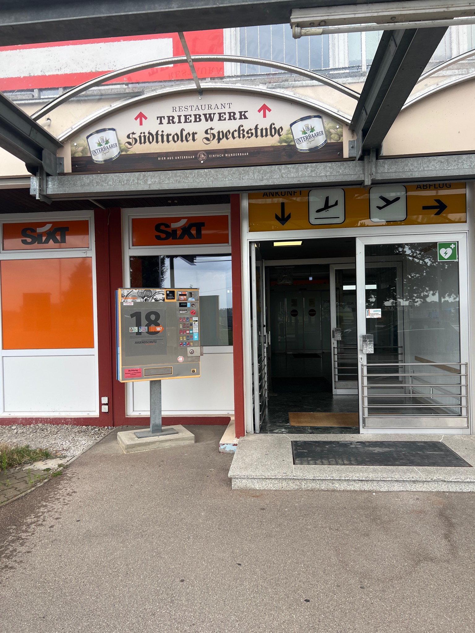 SIXT Autovermietung  - Meet & Greet - Augsburg Flughafen, Flughafenstr. 6 in Augsburg