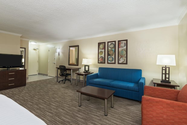 Images Holiday Inn Express & Suites Ft. Lauderdale-Plantation by IHG