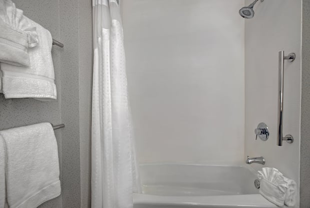 Images Holiday Inn Express & Suites Milwaukee - Brookfield by IHG