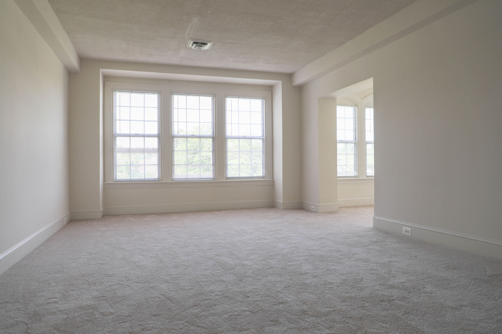 Unfurnished Living Room