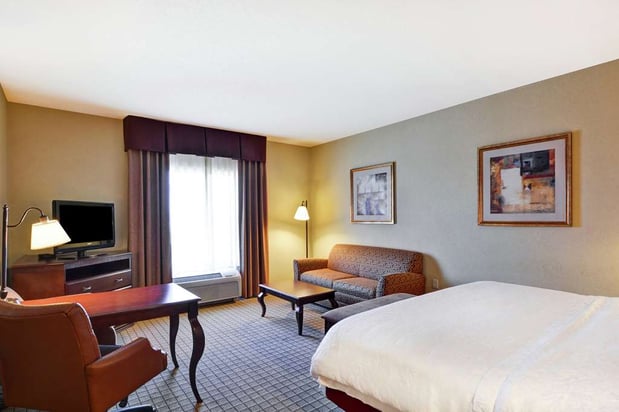 Images Hampton Inn & Suites Peoria at Grand Prairie, IL