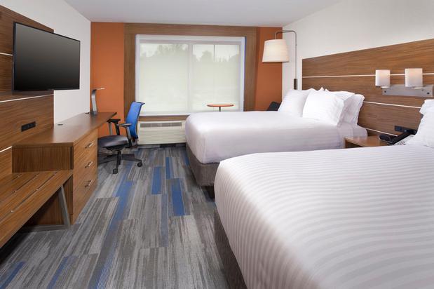 Images Holiday Inn Express & Suites Altoona, an IHG Hotel