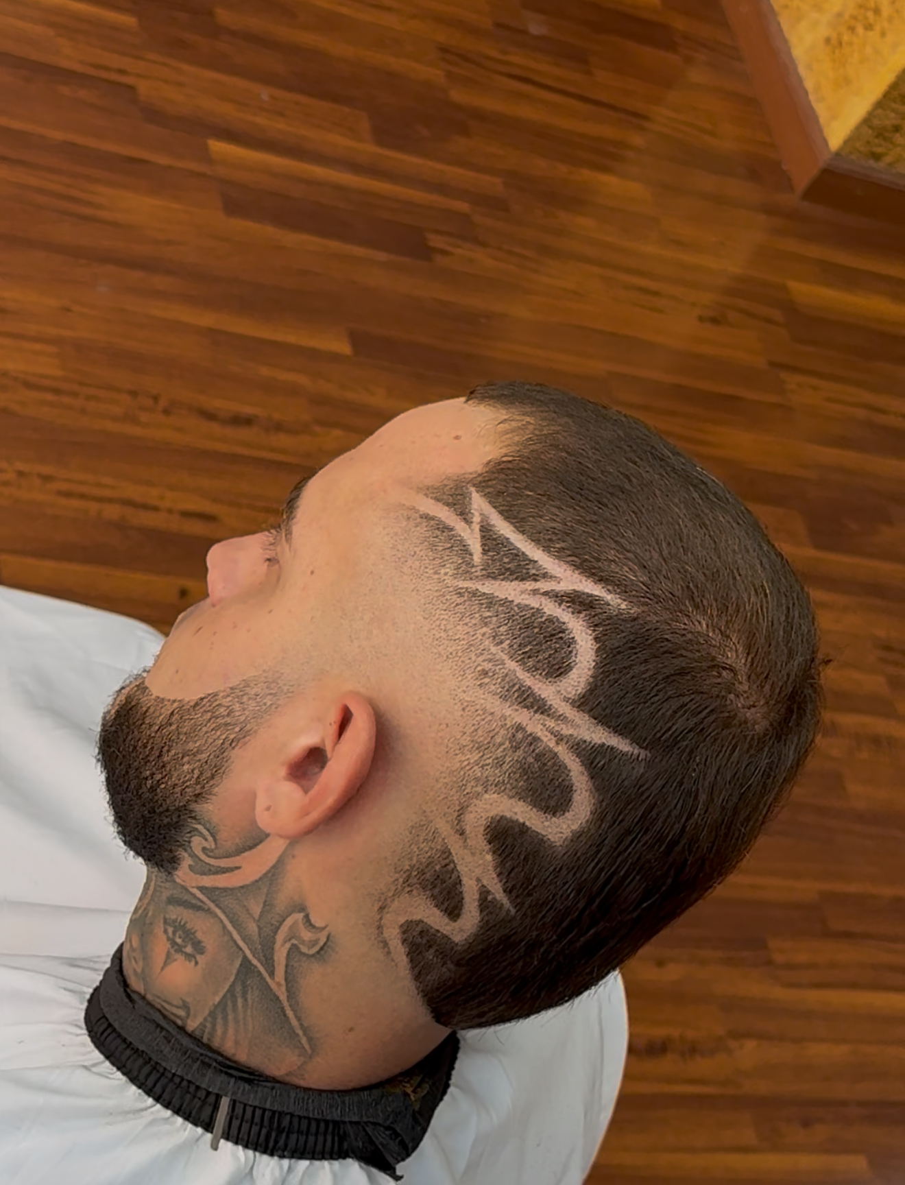 Images KAWS BARBERIA & BEAUTY STUDIO