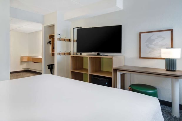 Images Spark by Hilton Rochester University Area