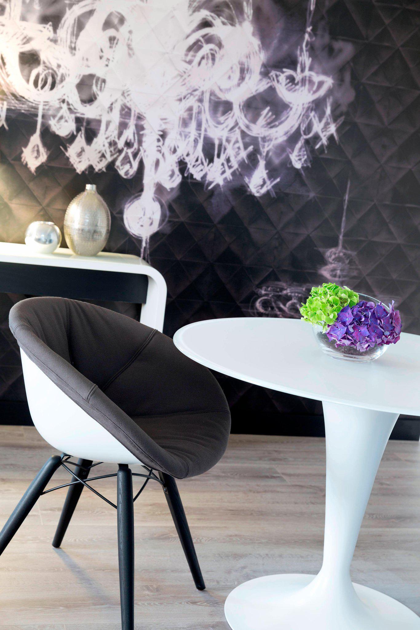 Renaissance Wien Hotel, Linke Wienzeile/Ullmannstrasse 71 in Vienna