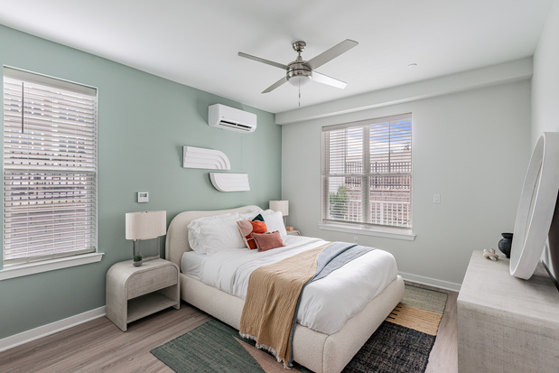 Images Glen Oaks Apartments