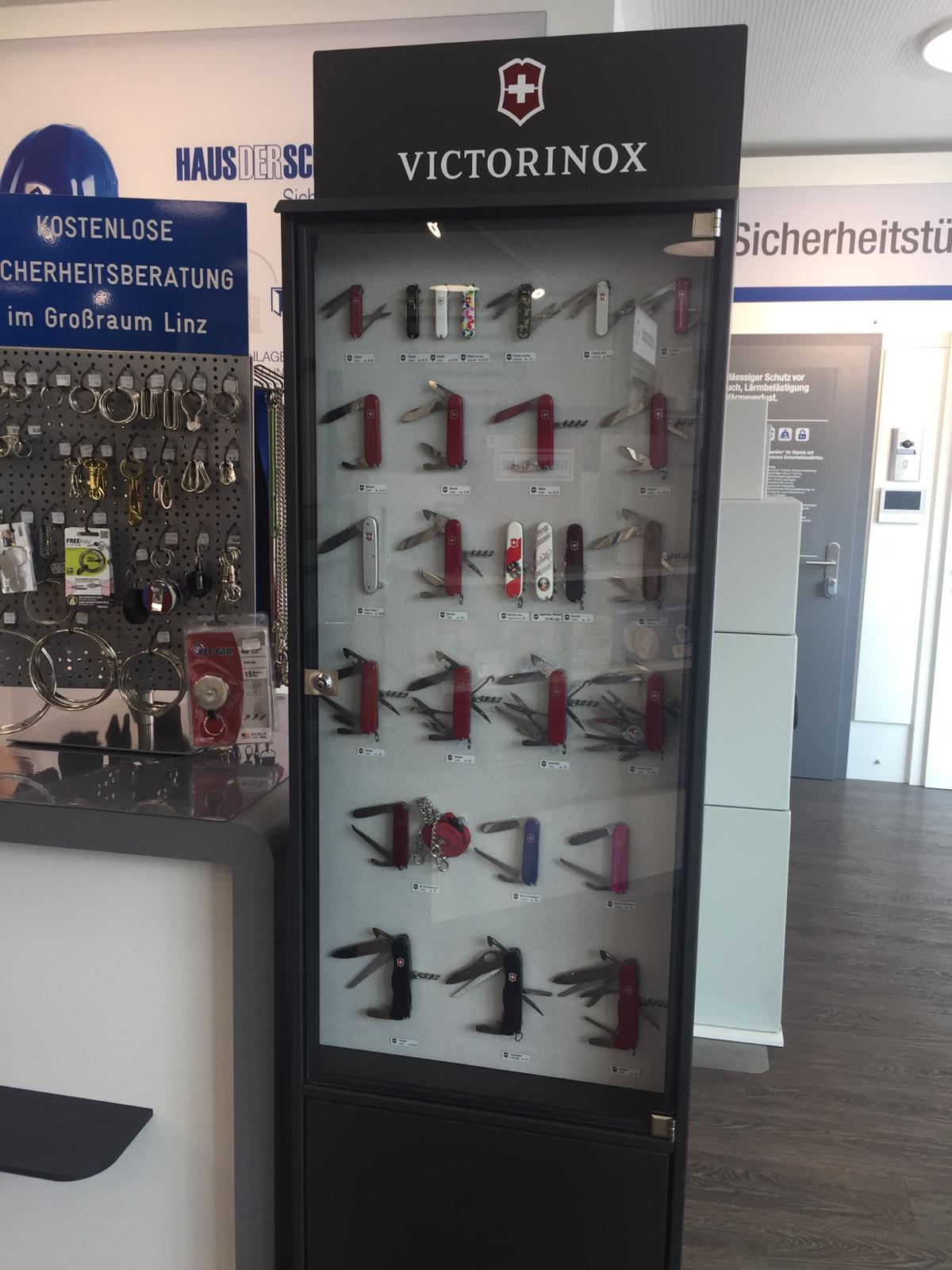 Schweizer Messer Shop by Haus der Schlösser, Karl-Wiser-Str 19 in Linz