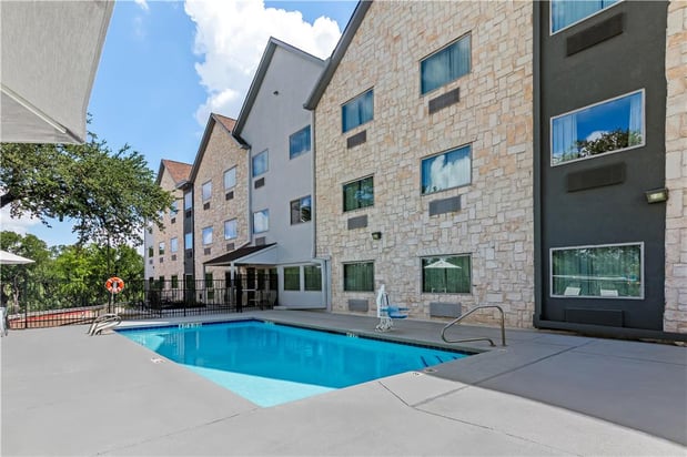 Images Spark by Hilton Round Rock