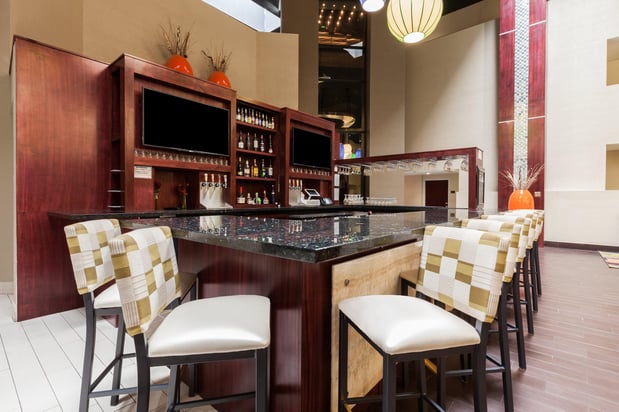 Images Holiday Inn & Suites Oklahoma City North by IHG