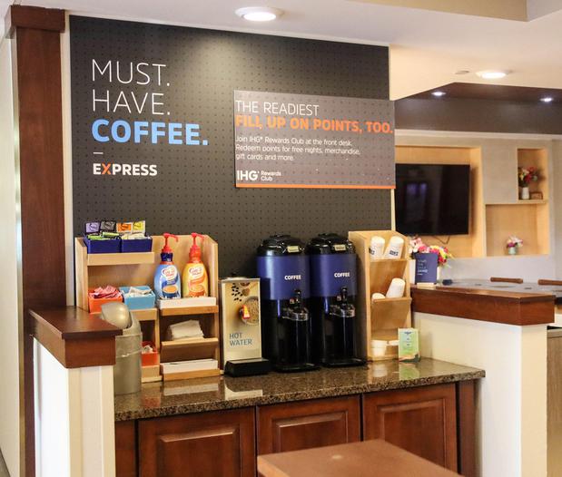 Images Holiday Inn Express Cedar Rapids (Collins Rd) by IHG
