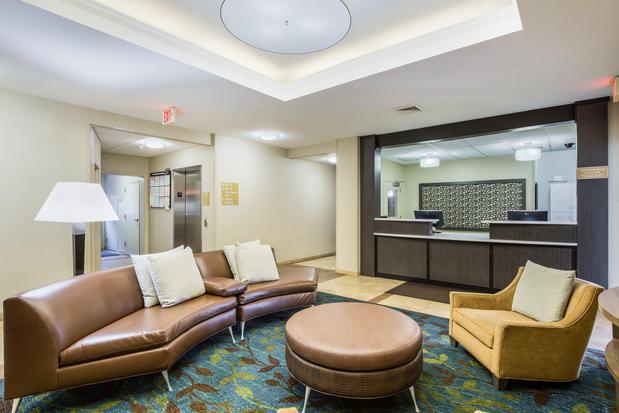 Images Candlewood Suites Virginia Beach Town Center by IHG