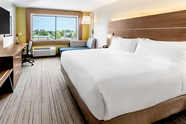 Images Holiday Inn Express & Suites Milwaukee – West Allis by IHG