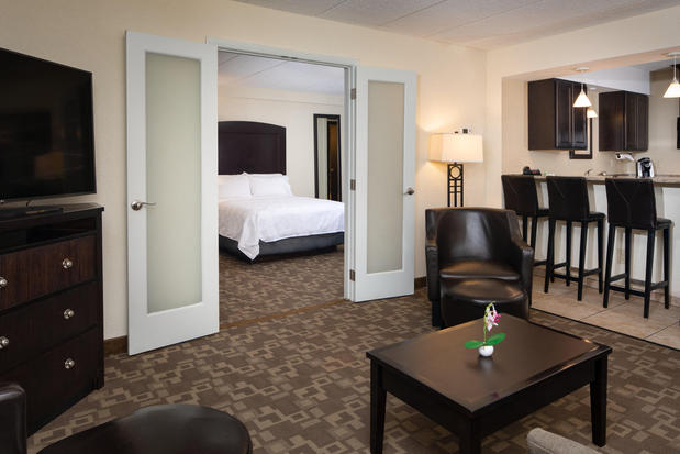 Images Holiday Inn & Suites Charleston West, an IHG Hotel
