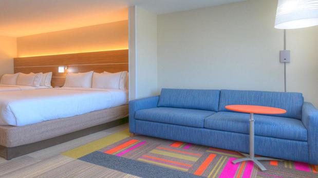 Images Holiday Inn Express & Suites Mount Pleasant, an IHG Hotel