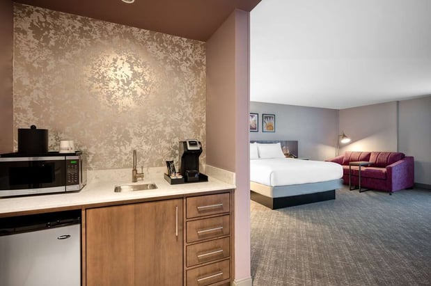 Images Hilton Garden Inn Boston Logan Airport