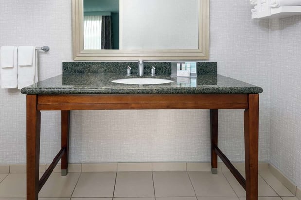 Images Hampton Inn & Suites Orlando Airport @ Gateway Village