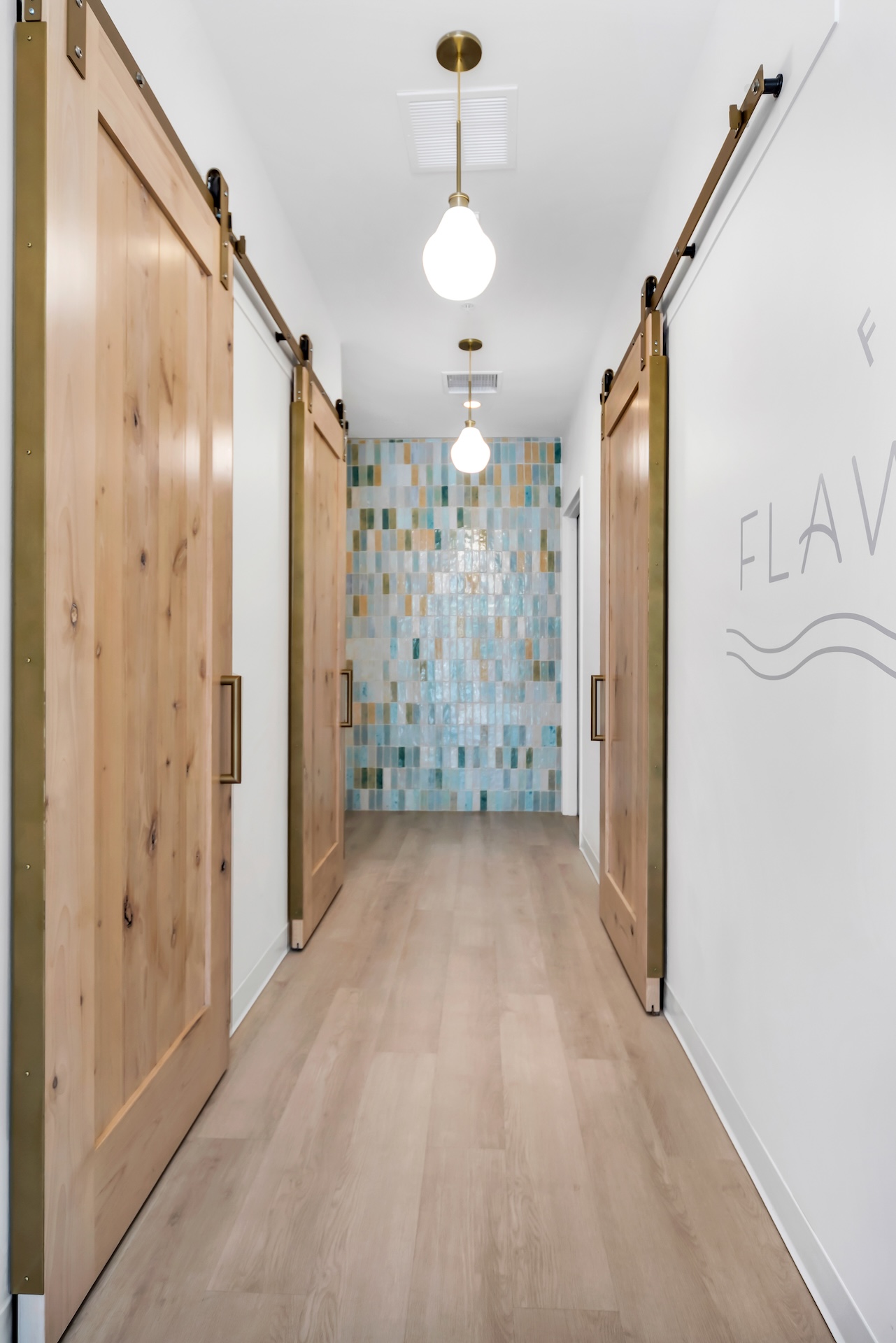 SUGARED + BRONZED Northern Liberties Feel Flawless Hallway