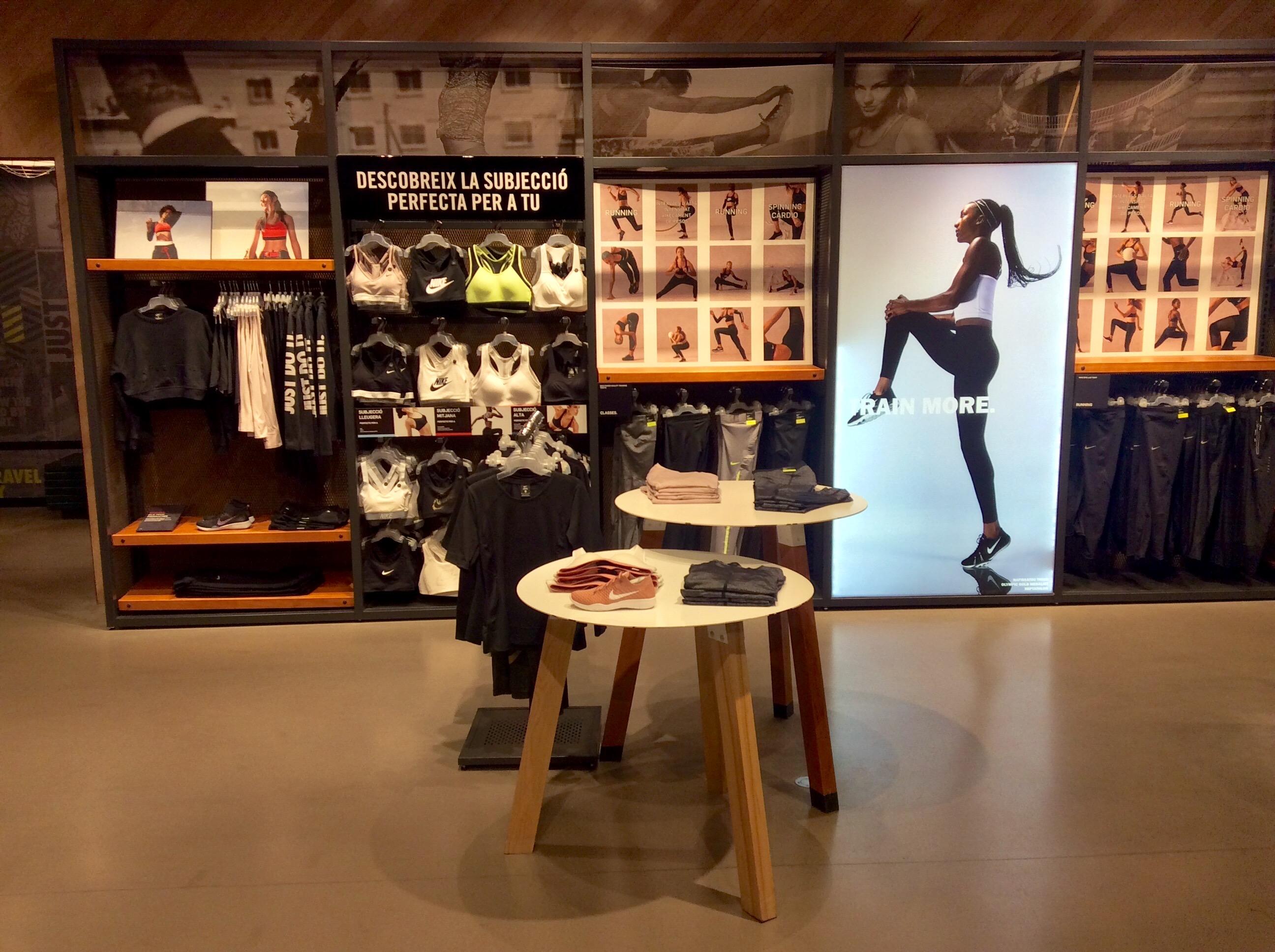 Nike Store Barcelona - La Maquinista - Deportes Y Ocio: Artículos Ropas (Al Por Y Accesorios) en (dirección, horarios, opiniones, 932208...) - Infobel
