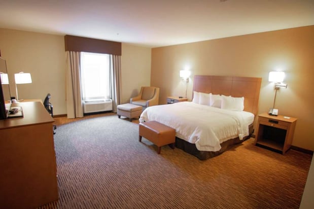 Images Hampton Inn & Suites Dallas/Frisco North-FieldhouseUSA