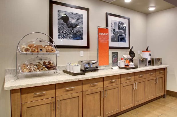 Images Hampton Inn & Suites Milwaukee West
