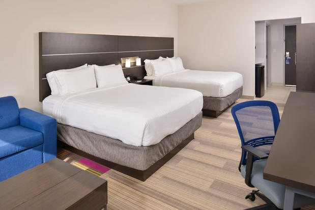Images Holiday Inn Express & Suites Lee's Summit - Kansas City, an IHG Hotel