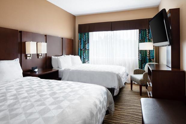 Images Holiday Inn & Suites Overland Park-West, an IHG Hotel