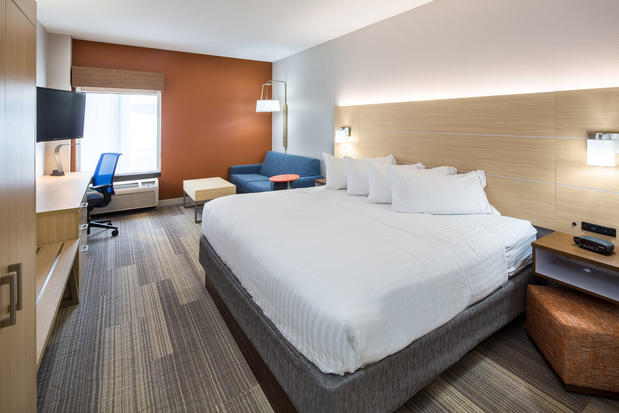 Images Holiday Inn Express Cedar Rapids (Collins Rd) by IHG