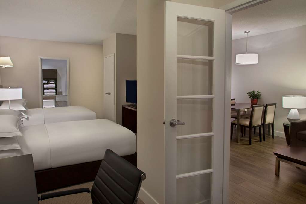 Hilton Toronto/Markham Suites Conference Centre & Spa à Markham: Guest room