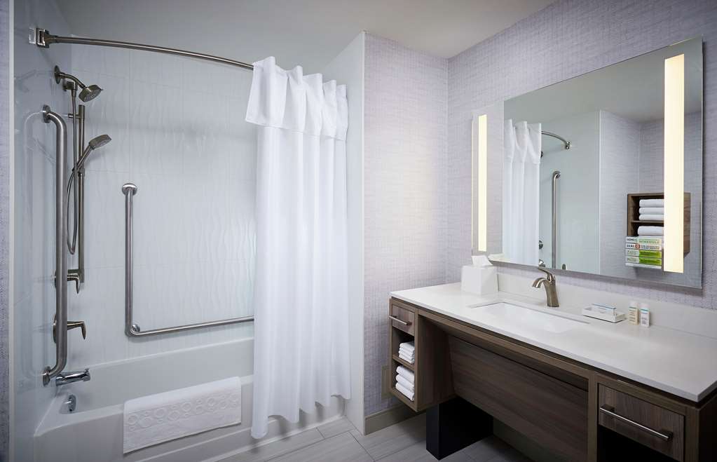 Guest room bath Home2 Suites by Hilton Brantford Brantford (226)368-3000