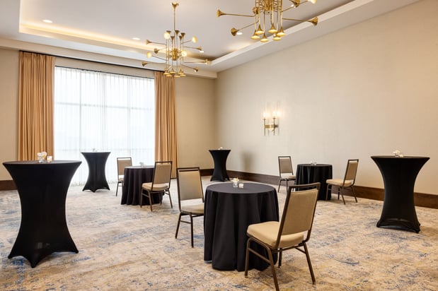 Images Holiday Inn & Suites Nashville Downtown - Broadway by IHG
