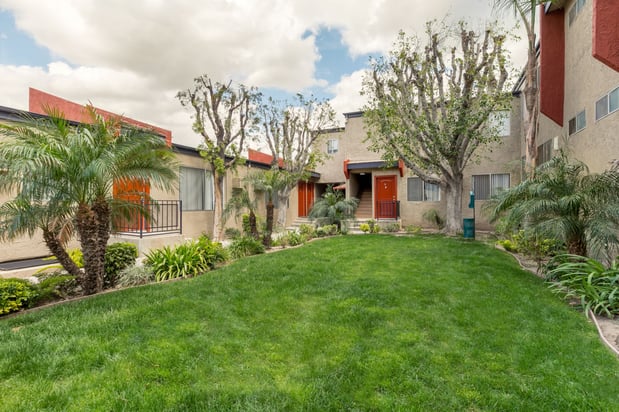 Images Topanga Canyon Apartments