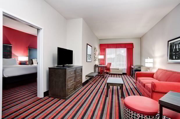 Images Holiday Inn & Suites Lafayette North by IHG