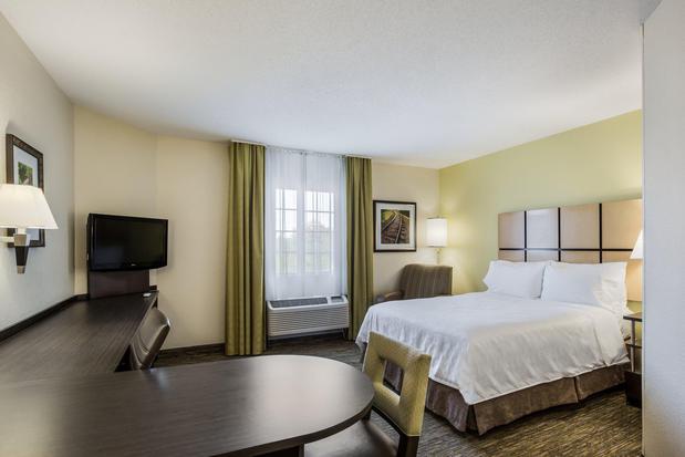 Images Candlewood Suites Virginia Beach Town Center by IHG