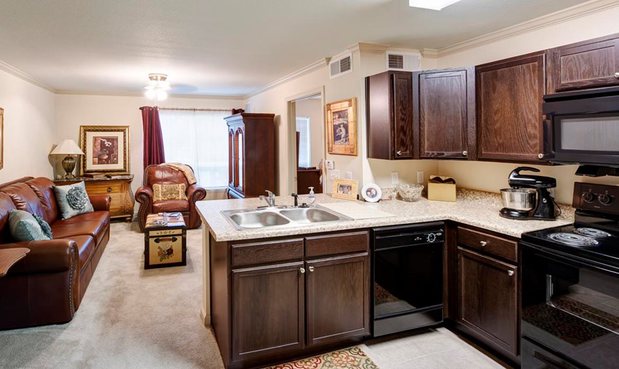 Images Walton Renaissance On Henderson (62+)