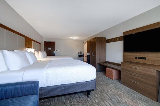 Images Holiday Inn Express & Suites Brighton, an IHG Hotel