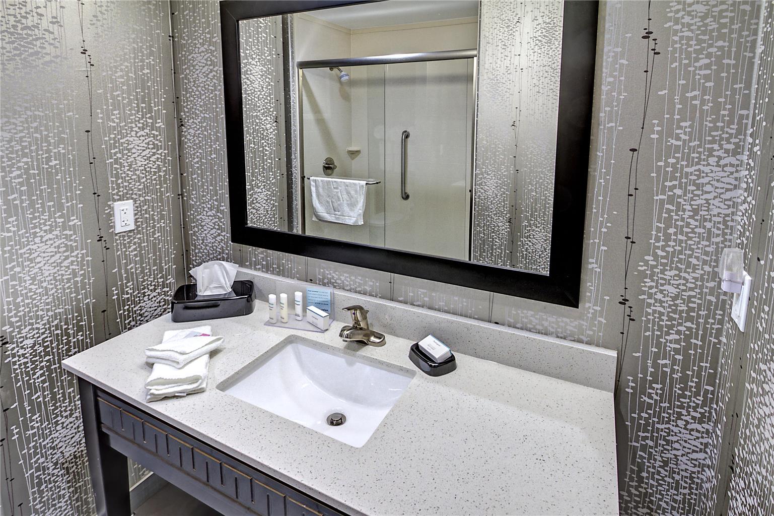 Guest room bath
