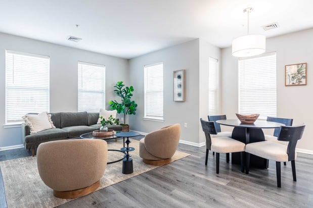 Images Pennbrook Station