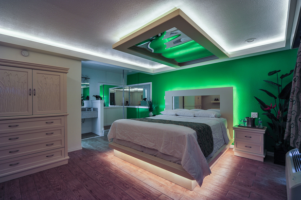 Images Romantic Inn & Suites