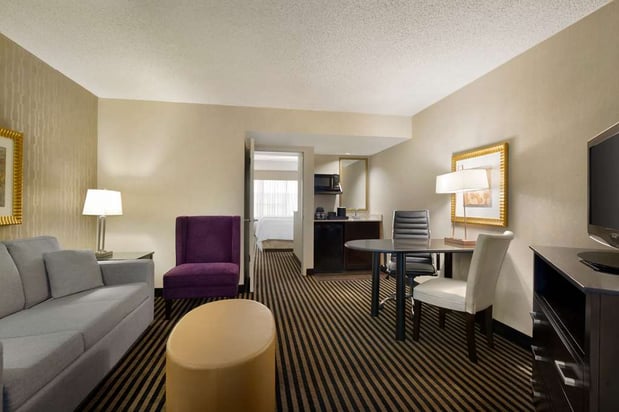 Images Embassy Suites by Hilton Piscataway Somerset