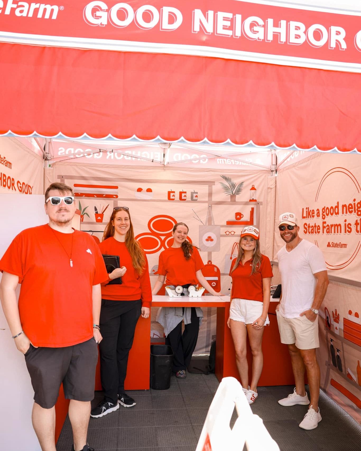 Another great Art on the Lake in Excelsior! Thanks to everyone who stopped by our State Farm booth and created a custom hat or bag with us!