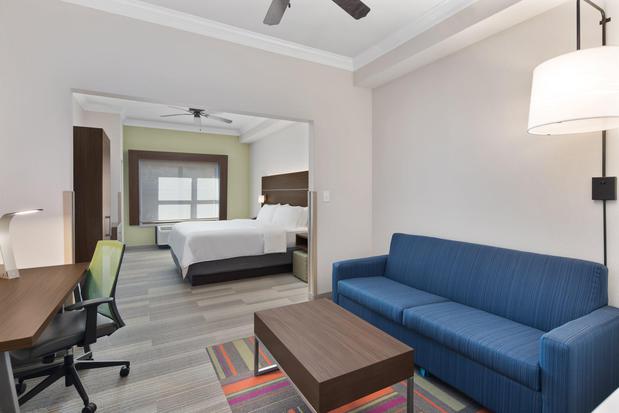 Images Holiday Inn Express & Suites Byron, an IHG Hotel