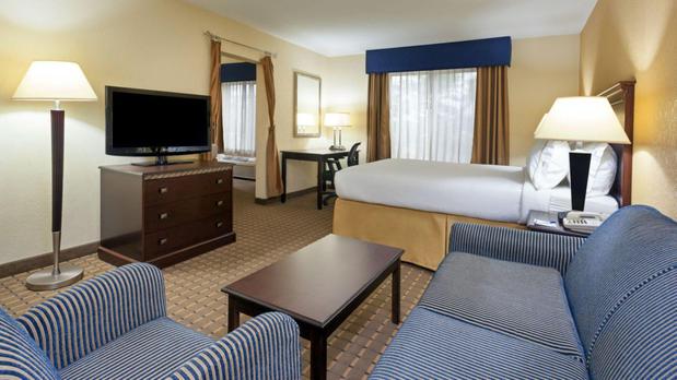 Images Holiday Inn Express & Suites Smithfield - Selma I-95, an IHG Hotel