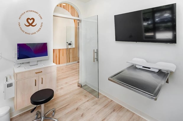 Images Petfolk Veterinary & Urgent Care - Mansfield