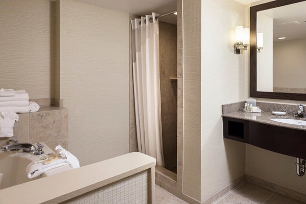 Images Holiday Inn Wichita East I-35 by IHG