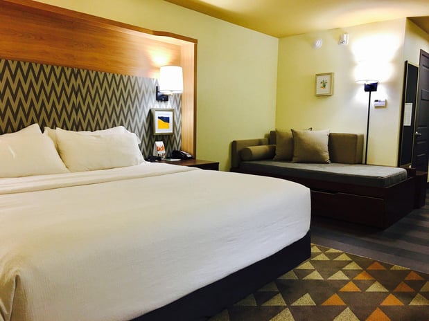 Images Holiday Inn Kansas City Airport by IHG
