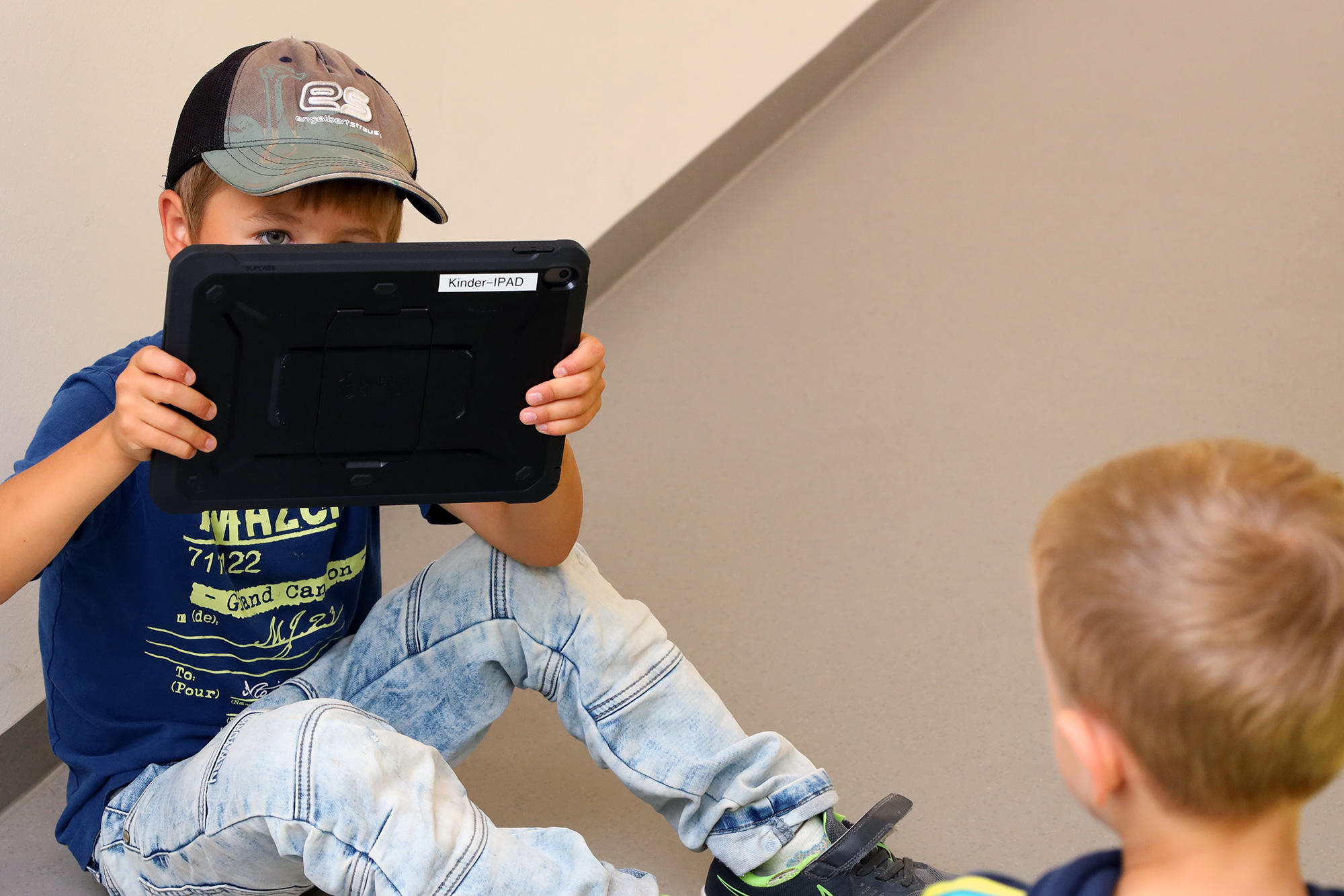 Kita Glühwürmchen Bremen  pme Familienservice Lernwelten Kinderbetreuungseinrichtung Eltern und Kind digitales lernen mit dem tablet computer