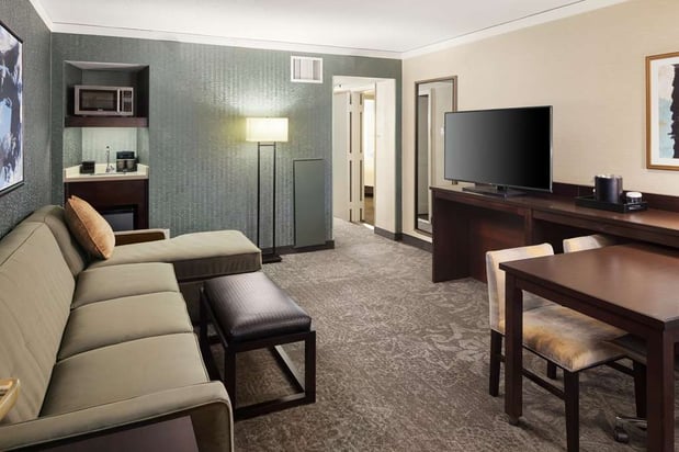 Images Embassy Suites by Hilton Tysons Corner