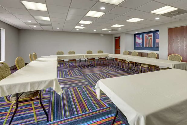 Images Hampton Inn & Suites St. Louis-Edwardsville